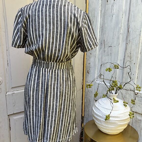 SUSINA, BALCK AND WHITE STRIPPED DRESS. Size M - Picture 7 of 7